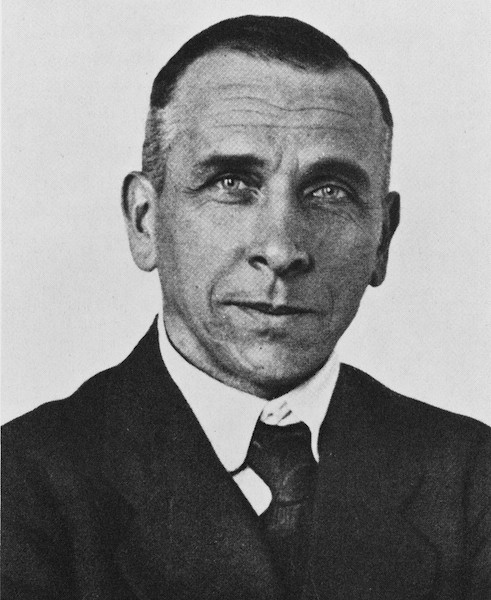 <p><strong>SF Fig. 7.9. </strong>Alfred Wegener first proposed the idea of continental drift.</p>