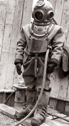 <p><strong>Fig. 9.22.</strong> A hard-hat dive suit used from the late1800s to the 1950s.</p>