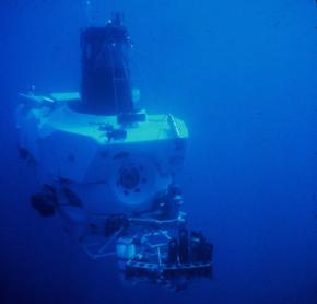 <p><strong>Fig. 9.30.</strong> (<strong>A</strong>) <em>Alvin</em> was the first manned submersible and remains in operation today.</p>
