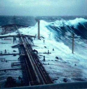 <p><strong>SF Fig. 4.8.</strong> This image was captured aboard the tanker <em>Esso Languedoc</em> in 1980 when the ship was struck by a rogue wave. The mast visible on the starboard side is 25 m above sea level.</p>