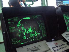<p>Fig. 8.23. (<strong>D</strong>) A radar screen at a navy submarine base in Yokosuka, Japan is used to navigate a ship.</p>