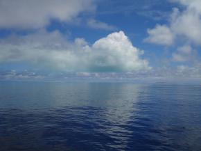 <p><strong>Fig. 8.5.</strong>&nbsp;(<strong>B</strong>) Flat atolls do not have peaks that can be seen from afar. However, navigators can see a reflection of the island in the clouds. This picture is of Kure Atoll, Northwestern Hawaiian Islands.</p>
