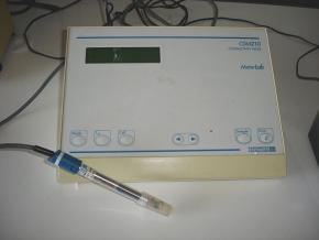 <p><strong>Fig 3.22.</strong> Conductivity meter with probe.&nbsp;</p>