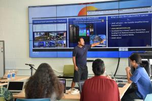 Jason Leigh gives a Cyber-CANOE tutorial at Kamehameha Schools.