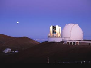Subaru (left) and Keck (right) telescopes were used to observe the infant planet. 