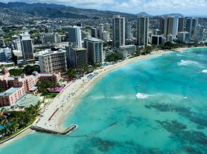 Aerial image of Waikīkī Beach, looking east. Credit: UH Climate Resilience Collaborative.