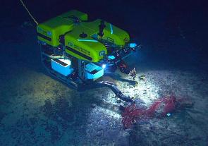 <p>Fig 1. OLP 7. The ROV (Remotely Operated underwater Vehicle) Hercules recovers an experiment in 2004 that was deployed a year earlier by the DSV (Deep Submergence Vehicle) Alvin submersible on the New England Seamount Chain.</p><br />
