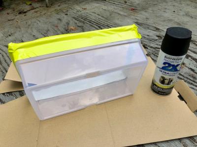 <p>Fig. 4A. If you choose to paint your container, prep it by taping off a top section so you can see the water line.</p>