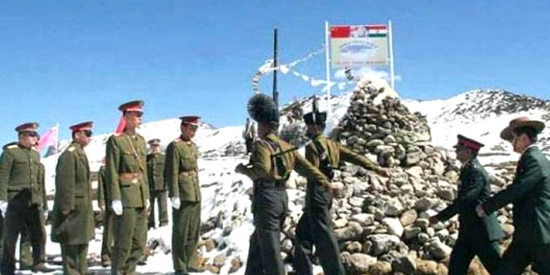 Chinese & Indian troops at border