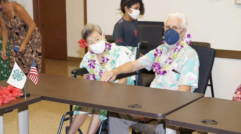 Youth Presenting Lei to the Alii