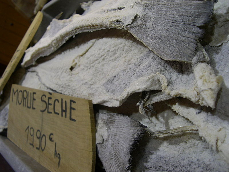 <p><strong>SF Fig. 2.17.</strong> Example (<strong>D</strong>) of salt-preserved foods:&nbsp;Salt cod on sale at a market in Nice, France</p>