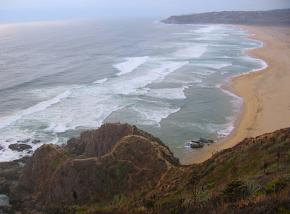 <p><strong>Fig. 5.20.</strong>&nbsp;(<strong>B</strong>) Multiple rip currents along the beach in Tunquen, Chili.</p>