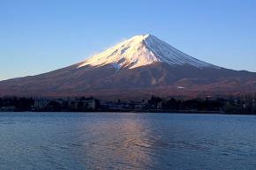<p><strong>SF Fig. 7.8.</strong>&nbsp;(<strong>C</strong>) Mount Fuji, a volcano in Japan</p>
