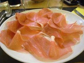 <p><strong>SF Fig. 2.17.</strong>&nbsp;Example (<strong>A</strong>)&nbsp;of salt-preserved foods: Italian <em>prosciutto</em> ham</p>
