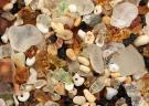 <p>Glass beach on Kaua‘i, Hawai‘i, US. The width of the view is 20 mm.</p>
