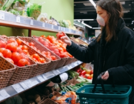 woman grocery shopping