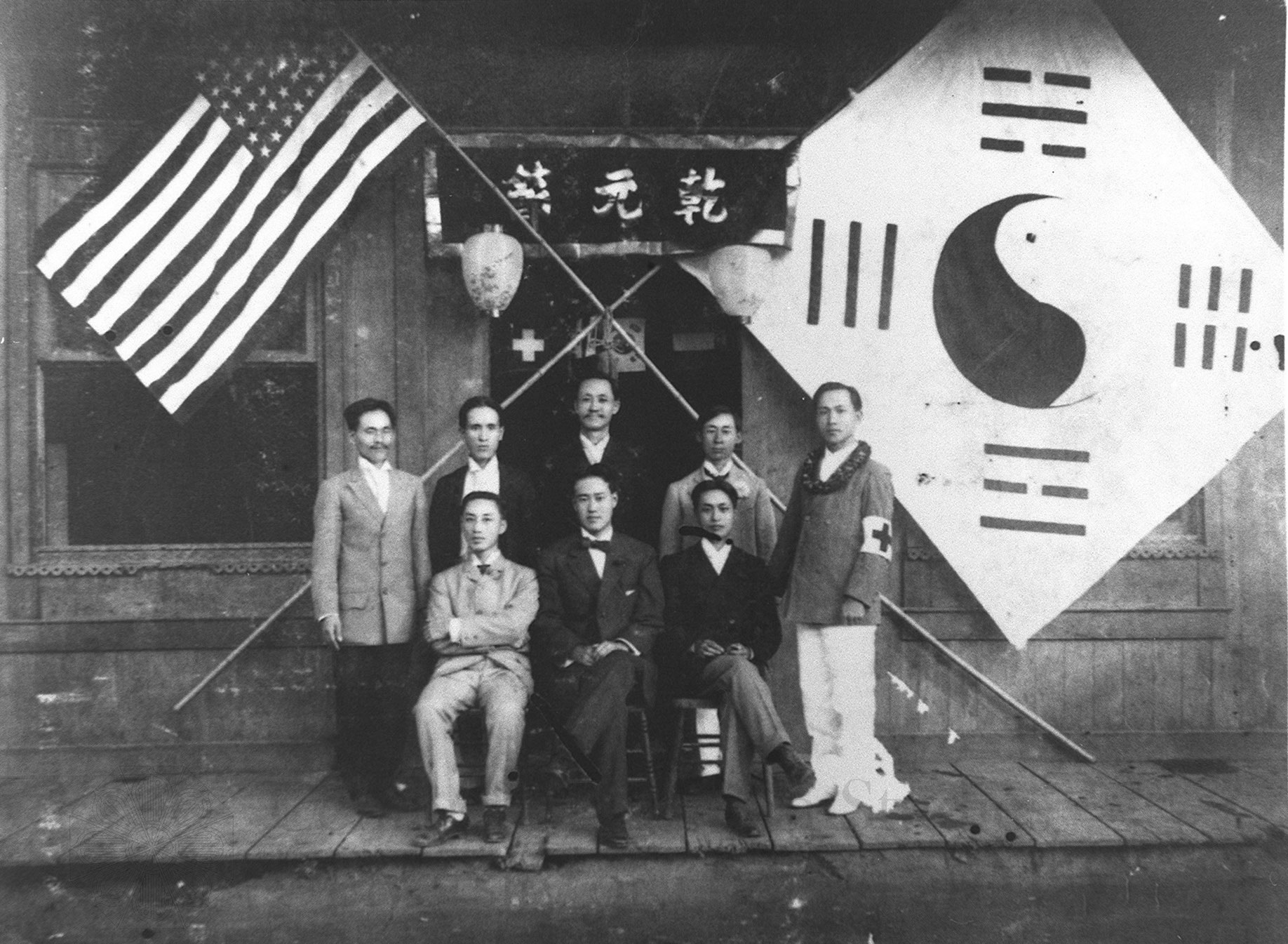 KNA Leaders in front of the 건원절 banner, 1909 