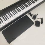 Piano Yamaha, P143B