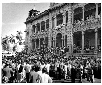Crowd at Iolani Palace