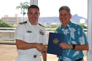 Captain Kurt A. Mole shakes hands with UH President David Lassner.