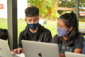 University of Hawaiʻi at Hilo students collaborate on a project.