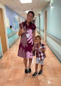 Si Lim and a patient with B-cell acute lymphoblastic leukemia – Kapiʻolani Medical Center for Women & Children.