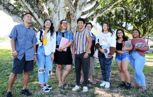 Students and peer mentors on the Windward CC Great Lawn