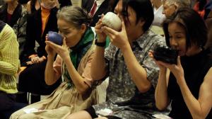 Hundreds attended the public lecture and tea demonstration.