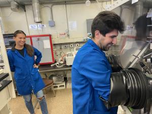 UH and UW students perform synthesis experiments in Godwin Severa's UH Lab.