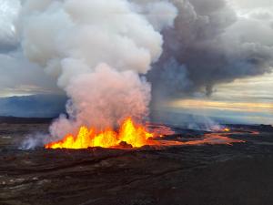 Maunaloa eruption, 2022. Credit: USGS