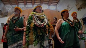 Mea oli (chanters) bless the 8-foot ‘Umeke Lāʻau at Honolulu Hale. 
