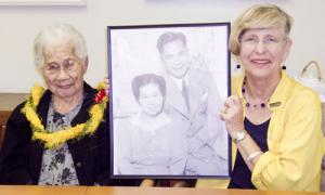 Tsuruko Nakasone and UHM Chancellor Virginia Hinshaw share photo of Tsuruko and late husband Matsuro