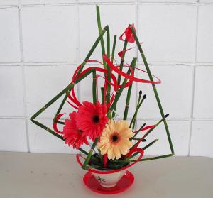 An example of Sogetsu Ikebana.  Photo courtesy of Earl M. Shimabukuro.