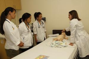 Students learning in the JABSOM Center for Clinical Skills