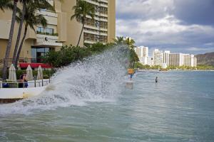 High sea level in Waikiki. Credit: Hawaii Sea Grant King Tides Project.