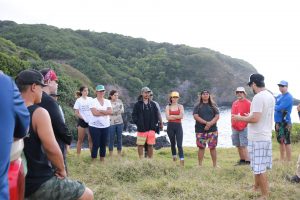 Students surround Dr. Noa Lincoln as heʻs giving a talk outside