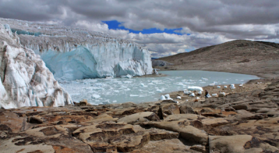 <p>Fig. 2b. The Quelccaya Ice Cap glacier in Peru is the second largest glaciated area in the tropics.</p>
